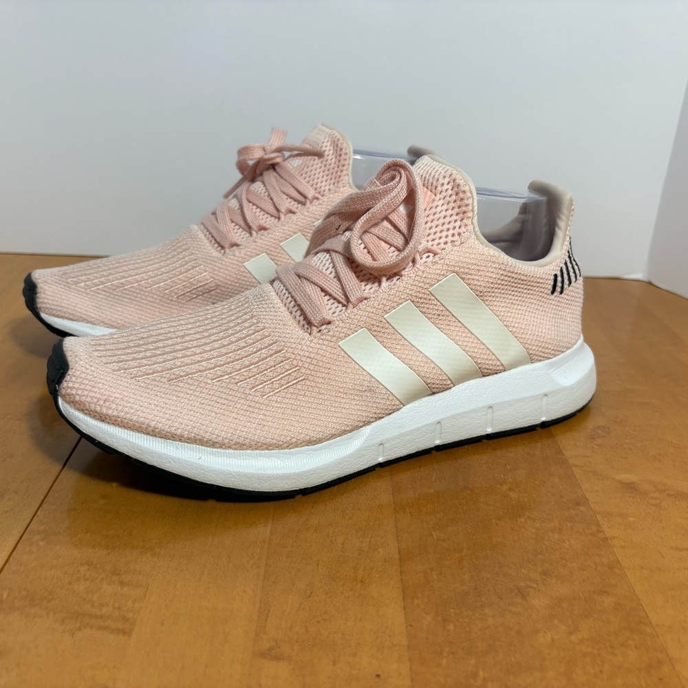 Adidas || Womens Swift Run B37681 Pink Running Shoes Sneakers Size 9
